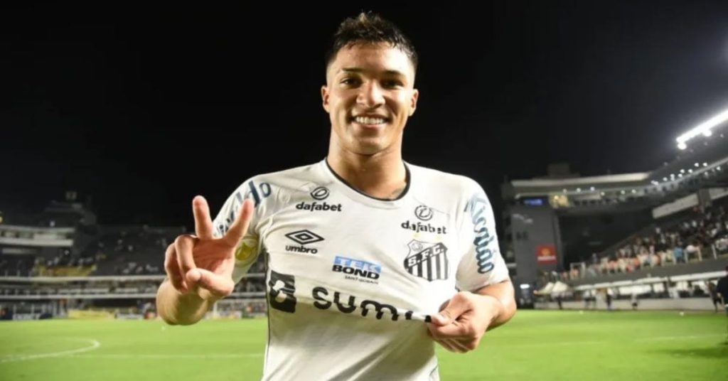 Santos striker Marcos Leonardo has been linked with an Arsenal transfer.