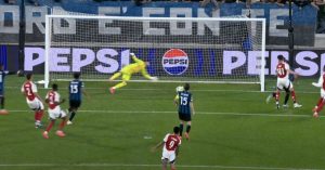David Raya denied Mateo Retegui for Arsenal against Atalanta